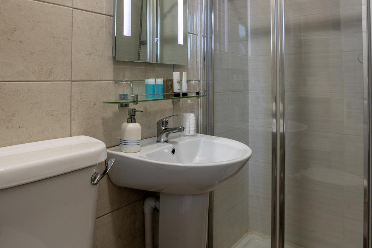 The Waterfront (Adults Only) Hotel Dingle Bagian luar foto